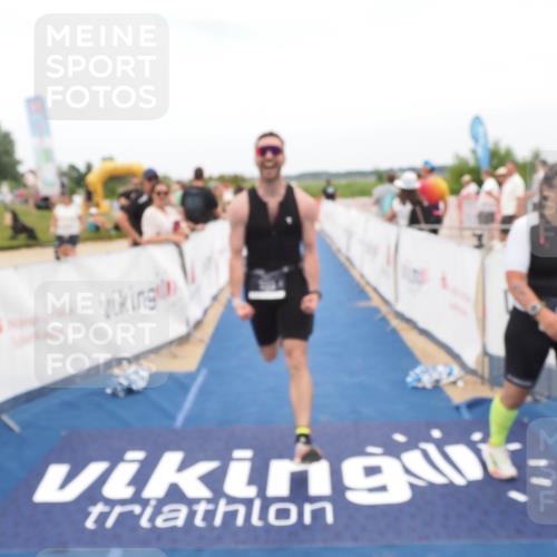 22.06.2025 - Viking Triathlon MichiJ http://msf.ph/oto/8127056 22.06.2025 15:18:34 Ziel 175, 399 meine-sportfotos.de