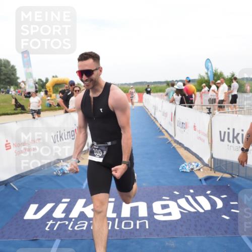 22.06.2025 - Viking Triathlon MichiJ http://msf.ph/oto/8127066 22.06.2025 15:18:35 Ziel 175, 399 meine-sportfotos.de