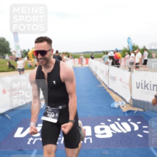 22.06.2025 - Viking Triathlon MichiJ http://msf.ph/oto/8127067 22.06.2025 15:18:35 Ziel 175, 399 meine-sportfotos.de