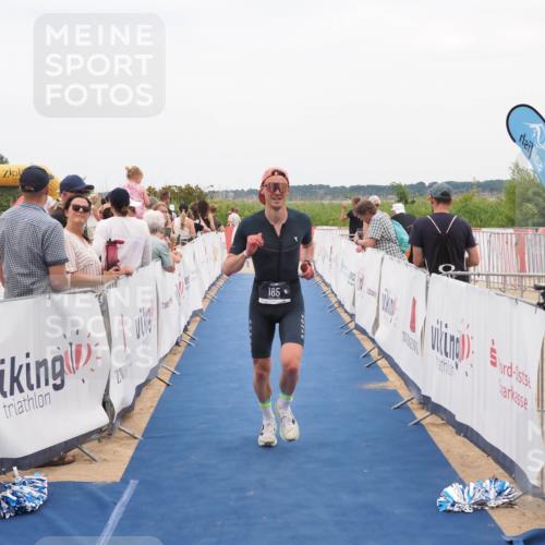 22.06.2025 - Viking Triathlon MichiJ http://msf.ph/oto/8127192 22.06.2025 15:24:26 Ziel 185 meine-sportfotos.de