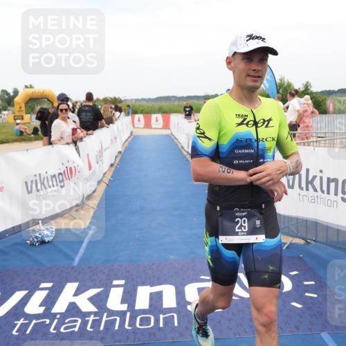 22.06.2025 - Viking Triathlon MichiJ http://msf.ph/oto/8127261 22.06.2025 15:18:45 Ziel 29 meine-sportfotos.de