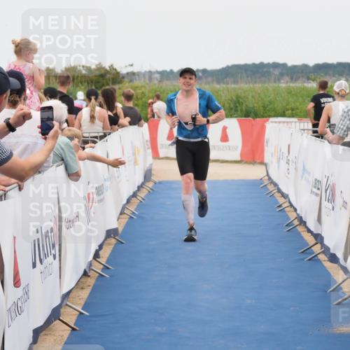 22.06.2025 - Viking Triathlon MichiJ http://msf.ph/oto/8127278 22.06.2025 15:24:35 Ziel 298 meine-sportfotos.de