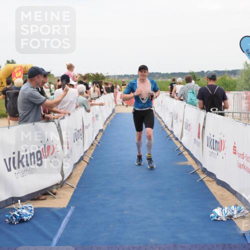 22.06.2025 - Viking Triathlon MichiJ http://msf.ph/oto/8127334 22.06.2025 15:24:37 Ziel 298 meine-sportfotos.de