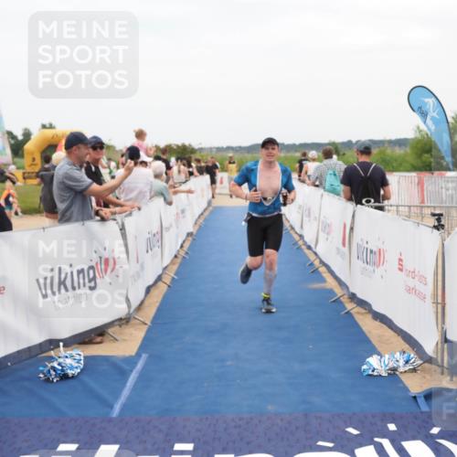 22.06.2025 - Viking Triathlon MichiJ http://msf.ph/oto/8127344 22.06.2025 15:24:37 Ziel 298 meine-sportfotos.de
