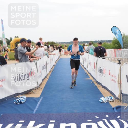 22.06.2025 - Viking Triathlon MichiJ http://msf.ph/oto/8127348 22.06.2025 15:24:37 Ziel 298 meine-sportfotos.de
