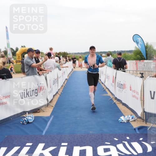 22.06.2025 - Viking Triathlon MichiJ http://msf.ph/oto/8127352 22.06.2025 15:24:38 Ziel 298 meine-sportfotos.de