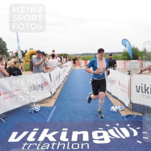22.06.2025 - Viking Triathlon MichiJ http://msf.ph/oto/8127368 22.06.2025 15:24:38 Ziel 298 meine-sportfotos.de