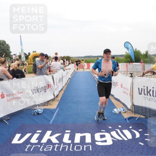 22.06.2025 - Viking Triathlon MichiJ http://msf.ph/oto/8127370 22.06.2025 15:24:38 Ziel 298 meine-sportfotos.de