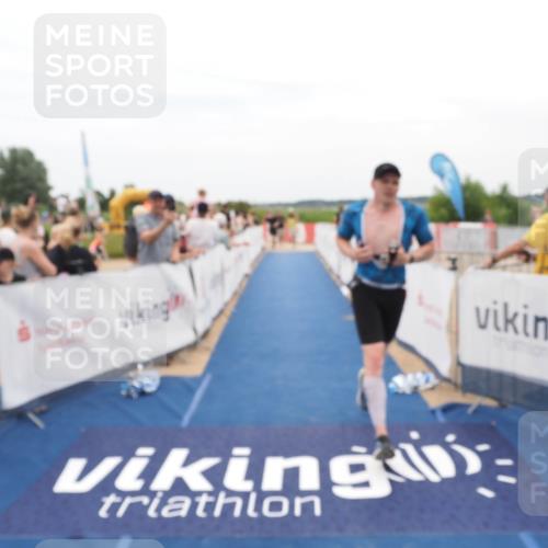 22.06.2025 - Viking Triathlon MichiJ http://msf.ph/oto/8127376 22.06.2025 15:24:38 Ziel 298 meine-sportfotos.de