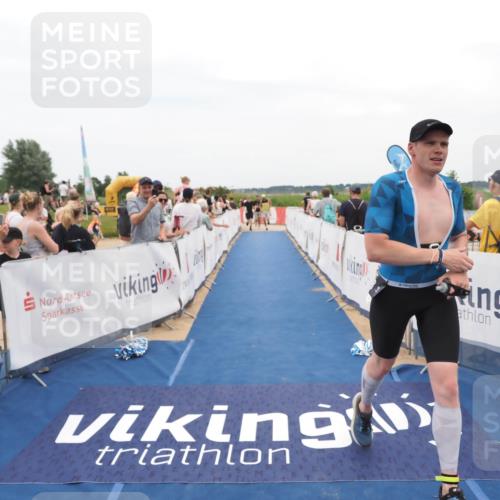 22.06.2025 - Viking Triathlon MichiJ http://msf.ph/oto/8127388 22.06.2025 15:24:39 Ziel 298, 607 meine-sportfotos.de