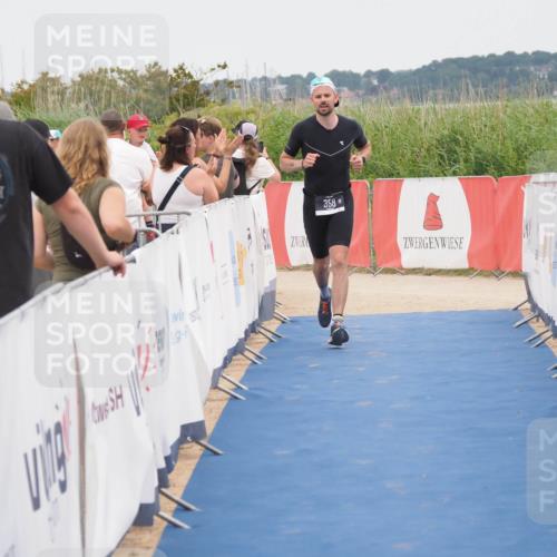 22.06.2025 - Viking Triathlon MichiJ http://msf.ph/oto/8127487 22.06.2025 15:19:25 Ziel 358 meine-sportfotos.de