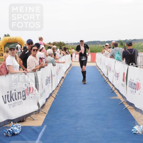 22.06.2025 - Viking Triathlon MichiJ http://msf.ph/oto/8127971 22.06.2025 15:25:42 Ziel 427 meine-sportfotos.de