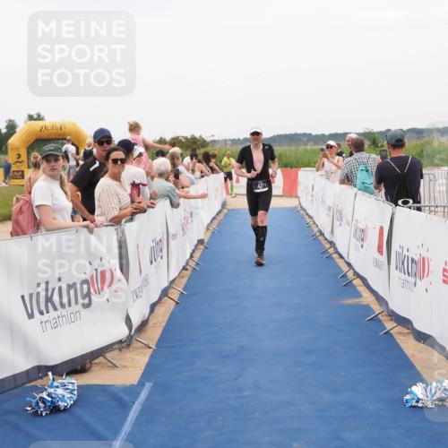 22.06.2025 - Viking Triathlon MichiJ http://msf.ph/oto/8127974 22.06.2025 15:25:42 Ziel 427 meine-sportfotos.de