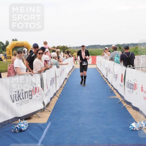 22.06.2025 - Viking Triathlon MichiJ http://msf.ph/oto/8127977 22.06.2025 15:25:43 Ziel 427 meine-sportfotos.de
