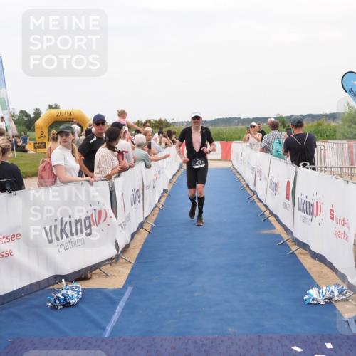 22.06.2025 - Viking Triathlon MichiJ http://msf.ph/oto/8127993 22.06.2025 15:25:43 Ziel 427 meine-sportfotos.de