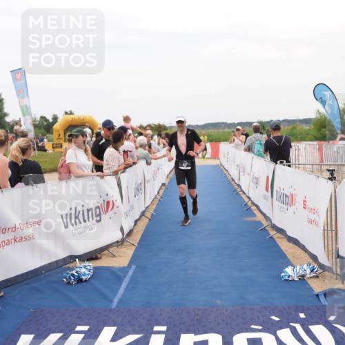 22.06.2025 - Viking Triathlon MichiJ http://msf.ph/oto/8128003 22.06.2025 15:25:44 Ziel 427 meine-sportfotos.de