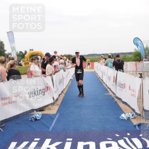 22.06.2025 - Viking Triathlon MichiJ http://msf.ph/oto/8128005 22.06.2025 15:25:44 Ziel 427 meine-sportfotos.de