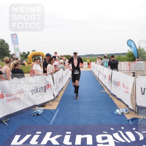 22.06.2025 - Viking Triathlon MichiJ http://msf.ph/oto/8128011 22.06.2025 15:25:44 Ziel 427 meine-sportfotos.de