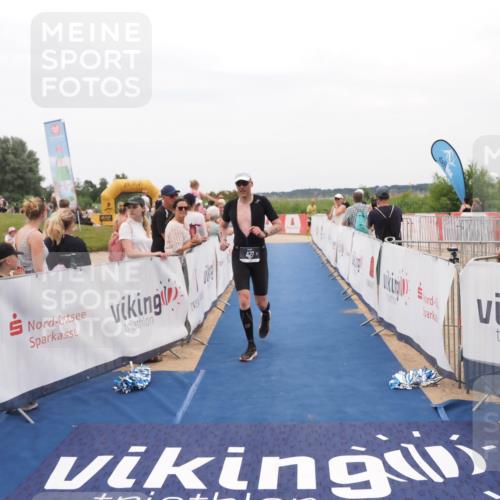 22.06.2025 - Viking Triathlon MichiJ http://msf.ph/oto/8128020 22.06.2025 15:25:44 Ziel 427 meine-sportfotos.de