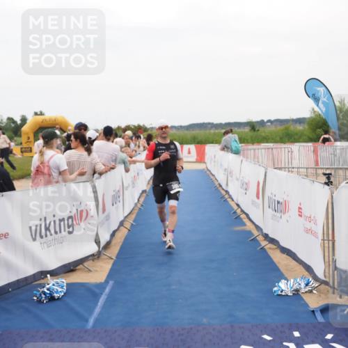 22.06.2025 - Viking Triathlon MichiJ http://msf.ph/oto/8128326 22.06.2025 15:26:38 Ziel 385 meine-sportfotos.de