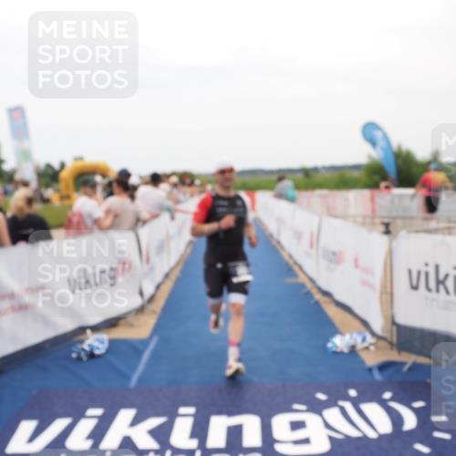 22.06.2025 - Viking Triathlon MichiJ http://msf.ph/oto/8128345 22.06.2025 15:26:39 Ziel 220, 385 meine-sportfotos.de