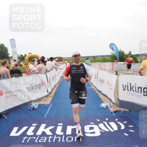 22.06.2025 - Viking Triathlon MichiJ http://msf.ph/oto/8128356 22.06.2025 15:26:39 Ziel 220, 385 meine-sportfotos.de