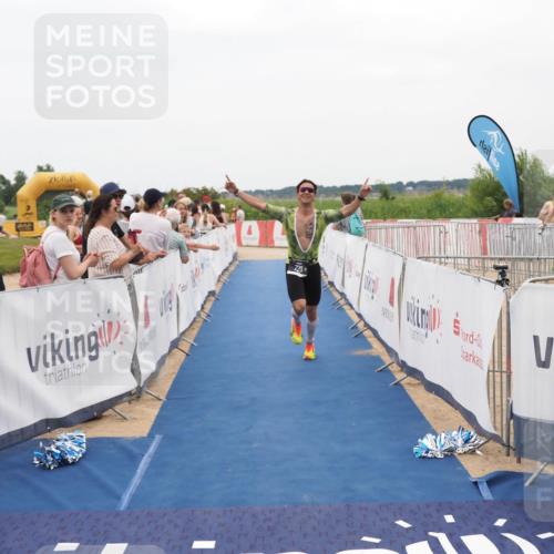 22.06.2025 - Viking Triathlon MichiJ http://msf.ph/oto/8128447 22.06.2025 15:26:45 Ziel 220 meine-sportfotos.de