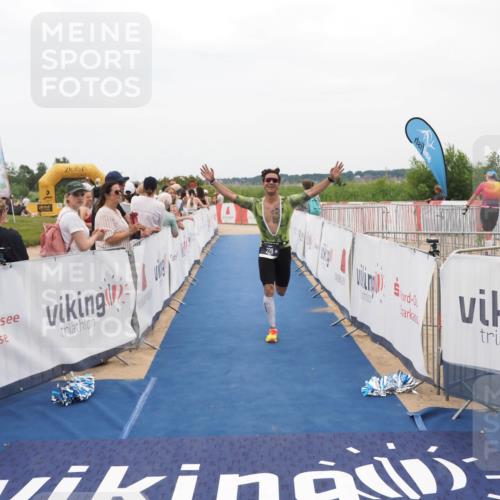 22.06.2025 - Viking Triathlon MichiJ http://msf.ph/oto/8128453 22.06.2025 15:26:45 Ziel 220 meine-sportfotos.de
