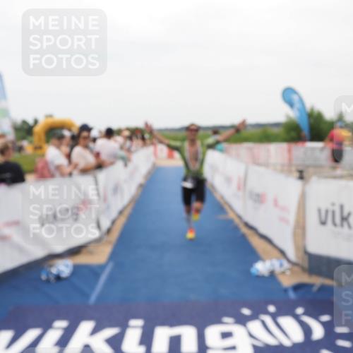 22.06.2025 - Viking Triathlon MichiJ http://msf.ph/oto/8128456 22.06.2025 15:26:45 Ziel 220 meine-sportfotos.de