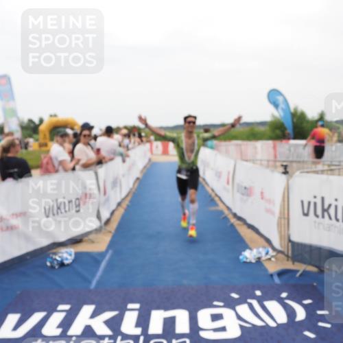 22.06.2025 - Viking Triathlon MichiJ http://msf.ph/oto/8128460 22.06.2025 15:26:46 Ziel 220 meine-sportfotos.de