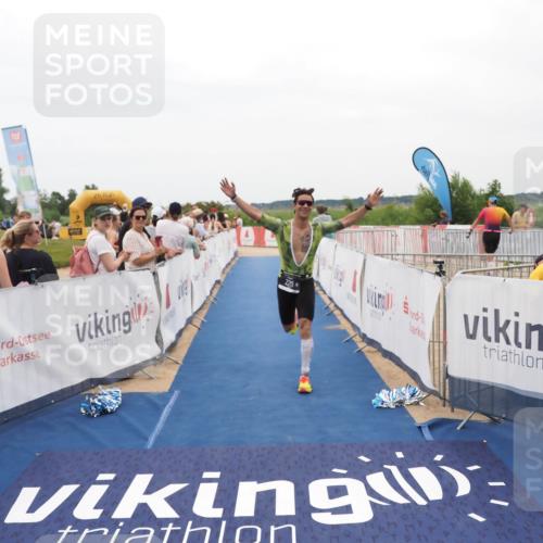 22.06.2025 - Viking Triathlon MichiJ http://msf.ph/oto/8128463 22.06.2025 15:26:46 Ziel 220 meine-sportfotos.de