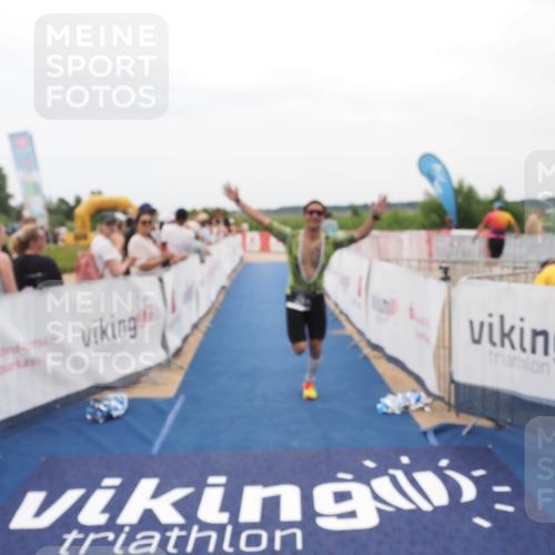 22.06.2025 - Viking Triathlon MichiJ http://msf.ph/oto/8128466 22.06.2025 15:26:46 Ziel 220 meine-sportfotos.de