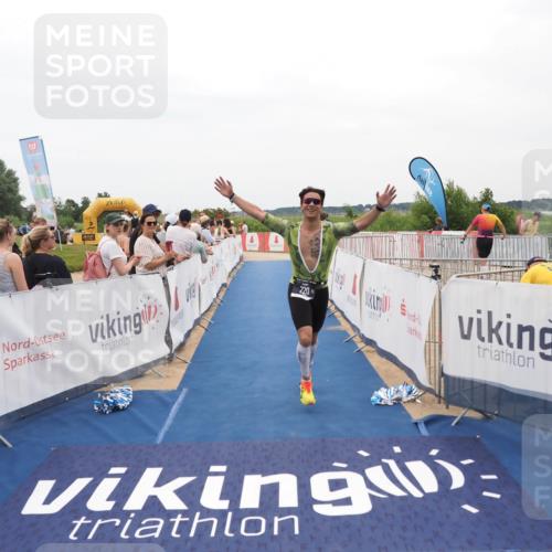 22.06.2025 - Viking Triathlon MichiJ http://msf.ph/oto/8128469 22.06.2025 15:26:46 Ziel 220 meine-sportfotos.de