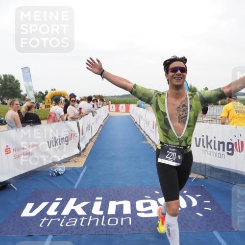 22.06.2025 - Viking Triathlon MichiJ http://msf.ph/oto/8128492 22.06.2025 15:26:47 Ziel 220 meine-sportfotos.de