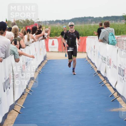 22.06.2025 - Viking Triathlon MichiJ http://msf.ph/oto/8128636 22.06.2025 15:27:07 Ziel 375 meine-sportfotos.de