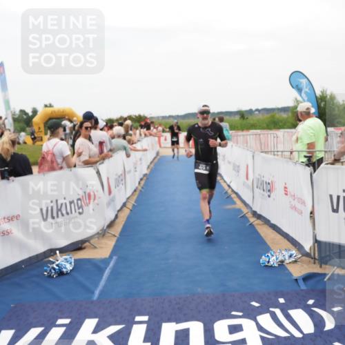 22.06.2025 - Viking Triathlon MichiJ http://msf.ph/oto/8128697 22.06.2025 15:27:09 Ziel 370, 375 meine-sportfotos.de