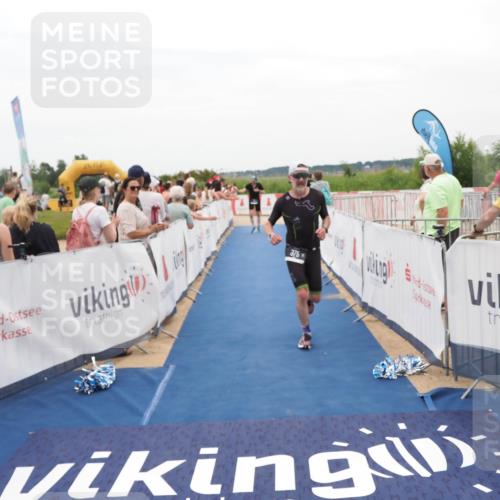 22.06.2025 - Viking Triathlon MichiJ http://msf.ph/oto/8128699 22.06.2025 15:27:09 Ziel 370, 375 meine-sportfotos.de