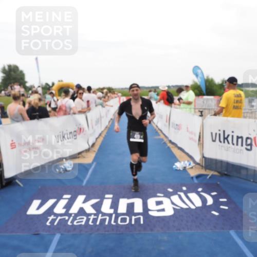 22.06.2025 - Viking Triathlon MichiJ http://msf.ph/oto/8129200 22.06.2025 15:27:47 Ziel 419 meine-sportfotos.de