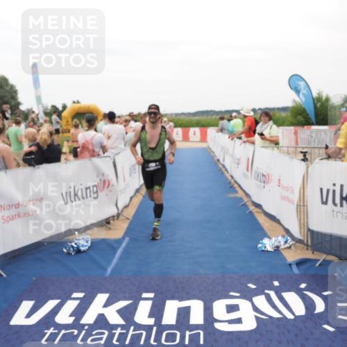 22.06.2025 - Viking Triathlon MichiJ http://msf.ph/oto/8129509 22.06.2025 15:28:49 Ziel 47, 296 meine-sportfotos.de