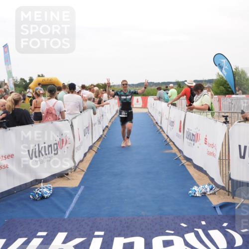 22.06.2025 - Viking Triathlon MichiJ http://msf.ph/oto/8129743 22.06.2025 15:29:20 Ziel 376 meine-sportfotos.de