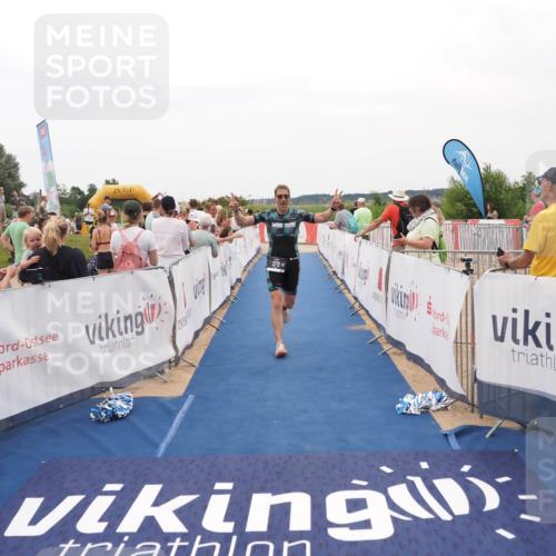 22.06.2025 - Viking Triathlon MichiJ http://msf.ph/oto/8129753 22.06.2025 15:29:21 Ziel 376 meine-sportfotos.de