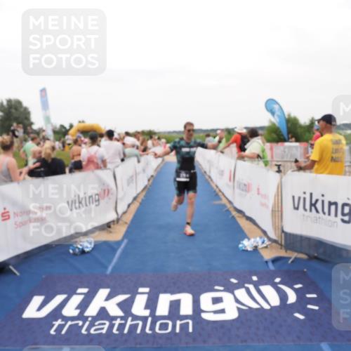 22.06.2025 - Viking Triathlon MichiJ http://msf.ph/oto/8129762 22.06.2025 15:29:21 Ziel 376 meine-sportfotos.de