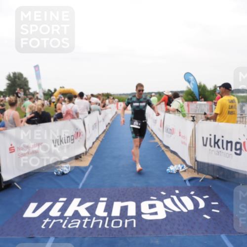 22.06.2025 - Viking Triathlon MichiJ http://msf.ph/oto/8129767 22.06.2025 15:29:21 Ziel 376 meine-sportfotos.de