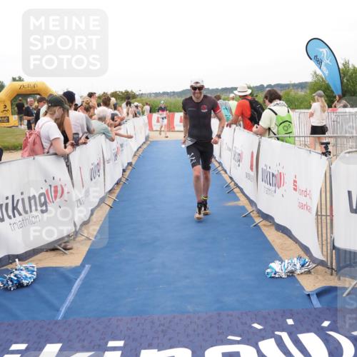 22.06.2025 - Viking Triathlon MichiJ http://msf.ph/oto/8130099 22.06.2025 15:30:05 Ziel 433 meine-sportfotos.de