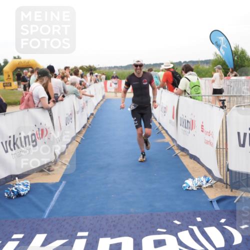22.06.2025 - Viking Triathlon MichiJ http://msf.ph/oto/8130103 22.06.2025 15:30:06 Ziel 433 meine-sportfotos.de