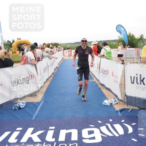 22.06.2025 - Viking Triathlon MichiJ http://msf.ph/oto/8130109 22.06.2025 15:30:06 Ziel 433 meine-sportfotos.de
