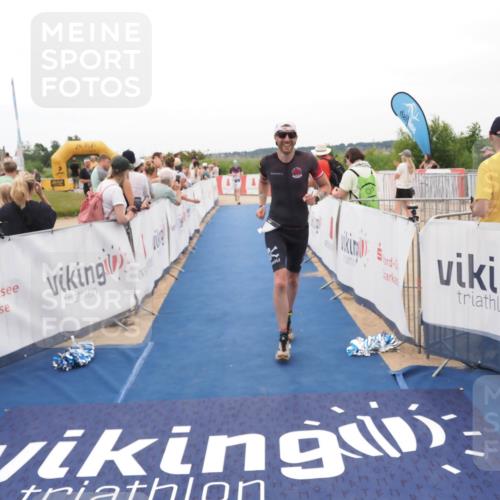 22.06.2025 - Viking Triathlon MichiJ http://msf.ph/oto/8130111 22.06.2025 15:30:06 Ziel 433 meine-sportfotos.de