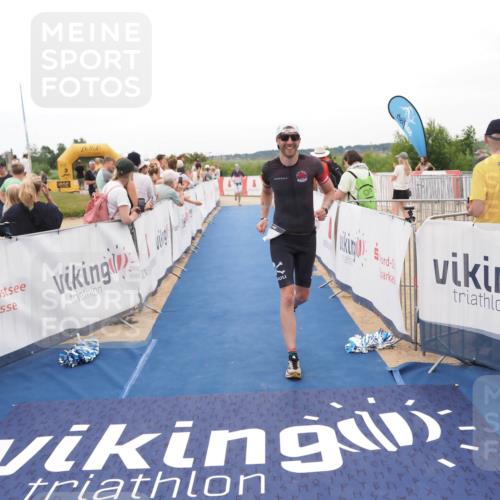 22.06.2025 - Viking Triathlon MichiJ http://msf.ph/oto/8130113 22.06.2025 15:30:06 Ziel 433 meine-sportfotos.de