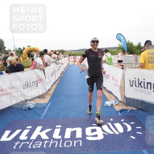 22.06.2025 - Viking Triathlon MichiJ http://msf.ph/oto/8130117 22.06.2025 15:30:06 Ziel 433 meine-sportfotos.de