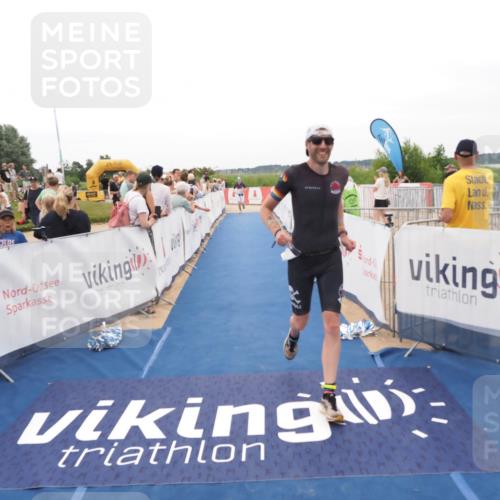 22.06.2025 - Viking Triathlon MichiJ http://msf.ph/oto/8130119 22.06.2025 15:30:07 Ziel 217, 433 meine-sportfotos.de